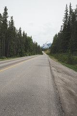 Fototapeta na wymiar Amazing road to Banff 