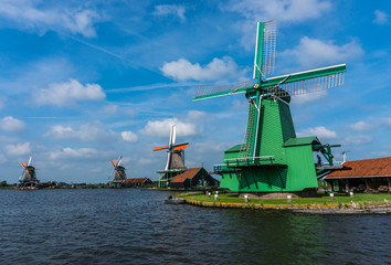 Naklejka premium Zaanse Schans Windmills - famous historical sightseeing near the Amsterdam