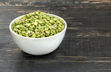Dry green peas in bowl