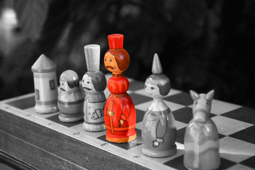 Muestra de unas figuras de ajedrez infantil de madera. © masauvalle