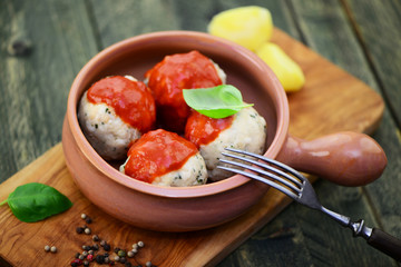 Klöße mit Tomatensoße