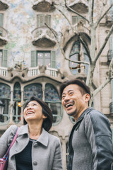 Fototapeta na wymiar Asian couple on holidays in Barcelona