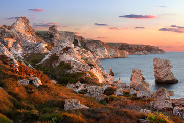 Fototapeta na wymiar Autumn Jangul coastline, Crimea at sunset