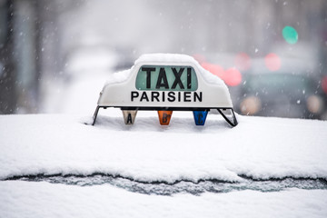 Taxi in Paris im Winter