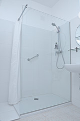 douche italienne avec barre de soutien