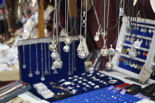 Llamadores de &aacute;ngeles en el mercado
