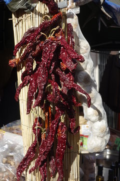 Pimientos y ajos secos