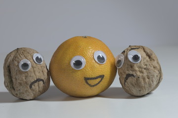 des einen freud, des anderen leid, mandarine, mandarine mit gesicht, gesund, vitamin c, isoliert,...