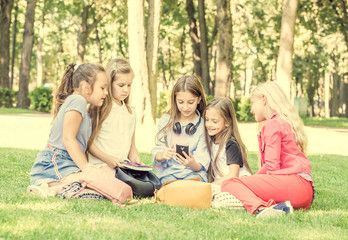 Fototapeta premium Friendly teens sitting in the park