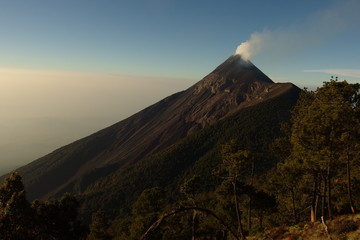 Obraz premium Vulkan bei untergehender Sonne