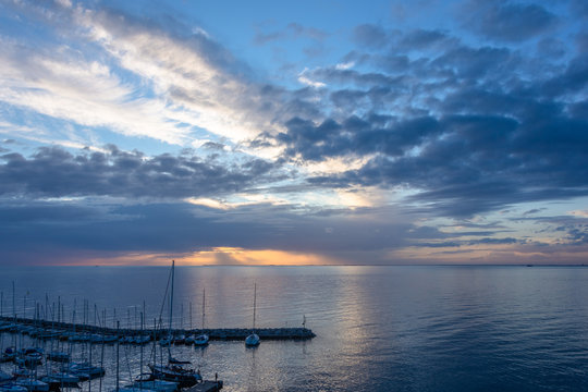 Tramonto al porto e speranza