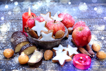 Zimtsterne und Äpfel - Weihnachtsbäckerei  - Süßigkeiten zu Weihnachten 