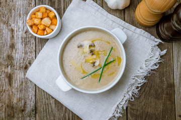 Cream soup of mushrooms