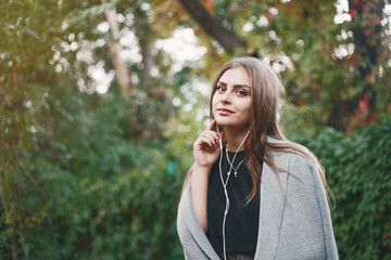 girl with headphone