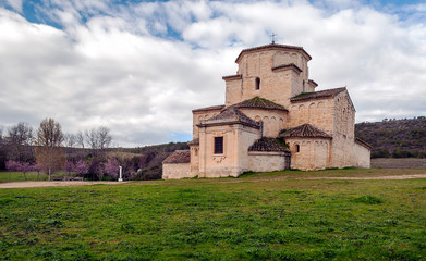 Fototapeta na wymiar Ancient church in the fields of Valladolid