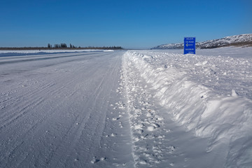 Obraz premium Aklavik Ice Road in Northwest Territories