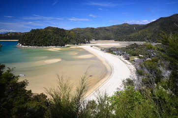 Fototapeta na wymiar Torrent Bay Beach in Abel Tasman National Park
