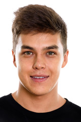 Fototapeta premium Twarz młody przystojny mężczyzna, uśmiechając się i patrząc na kamery