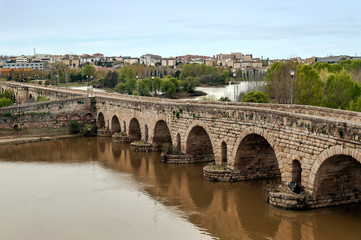 Fototapeta premium Roman bridge on the Guadiana river