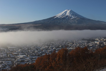 霧の富士吉田