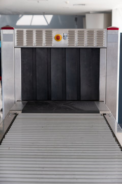 X-ray scanner baggage and metal detectors with conveyor belt