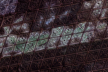 Antikes Kupfermuster mit Patina und Grünspan