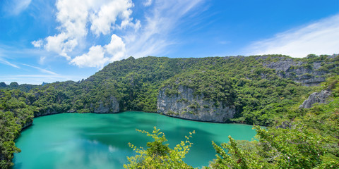 Emerald lake on the Mae island. National Marine Park Ang Thong, Thailand, near the island of Koh Samui. - obrazy, fototapety, plakaty