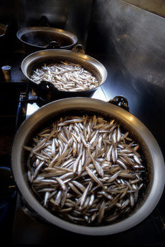 わかさぎの紅梅煮作り