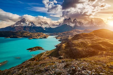 Naadloos Behang Airtex Cuernos del Paine Majestic mountain landscape. National Park Torres del Paine, Chile.