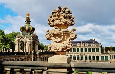 Naklejka premium Dresden, Zwinger, Vase und Kronentor
