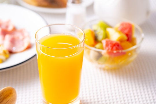 朝食〜オレンジジュース