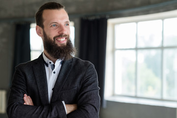 Fototapeta premium smiling man with crossed arms. confident business trainer or entrepreneur.