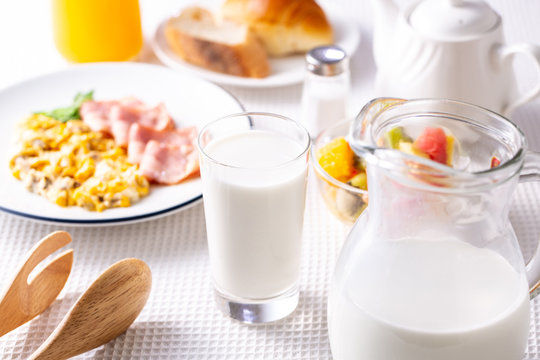 朝食〜牛乳