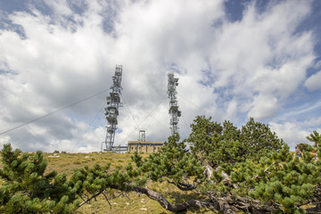 Obraz premium Mont Aigoual - Cévennes - Antennes de télécommunication