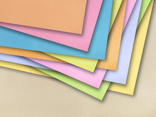 Composizione di carta colorata