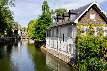 Fototapeta na wymiar Strasbourg, bord d'eau