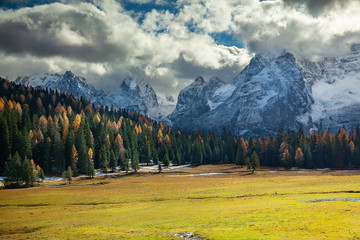 Fototapeta na wymiar région des Dolomites en Italie