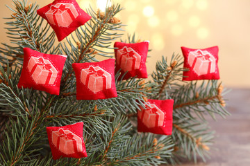 Obraz na płótnie Canvas Christmas tree branch with red christmas presents