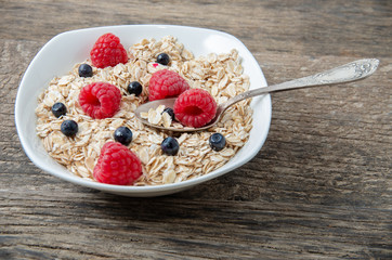 Oatmeal porridge with berries