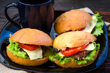 cooked cheeseburgers at home