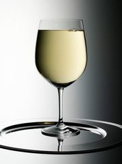 SINGLE GLASS OF WHITE WINE