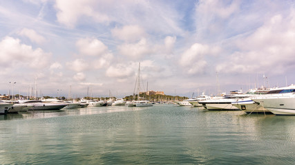 Port et mer d'Antibes sud de la France 