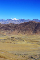 Fototapeta na wymiar Tibetan landscape travel