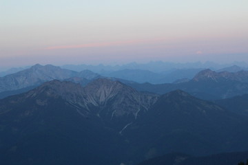 Blaue Stunde über Schinder und Guffert
