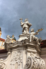 Fototapeta na wymiar Статуя святого Иоана Непомука в Мельке