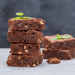  stack of square pieces of chocolate brownie cake