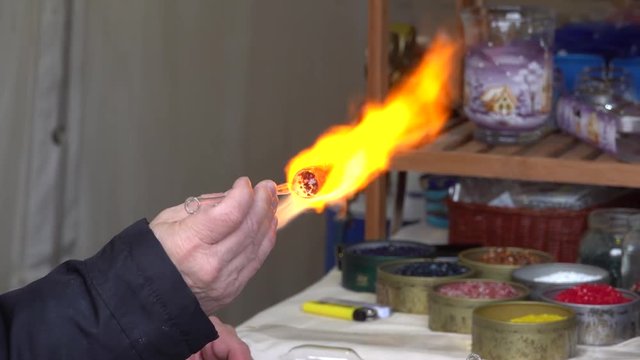 Weihnachtskugeln blasen