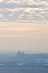Breisach und Blick &uuml;ber die Rheinebene bei Nebel
