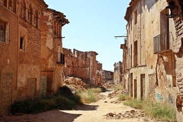 Ruinas de la ciudad bombardeada de Belchite en guerra civil española.