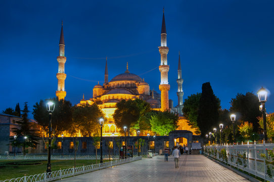 Blue mosque, Sultan Ahmed Mosque in Istanbul at night, Turkey.